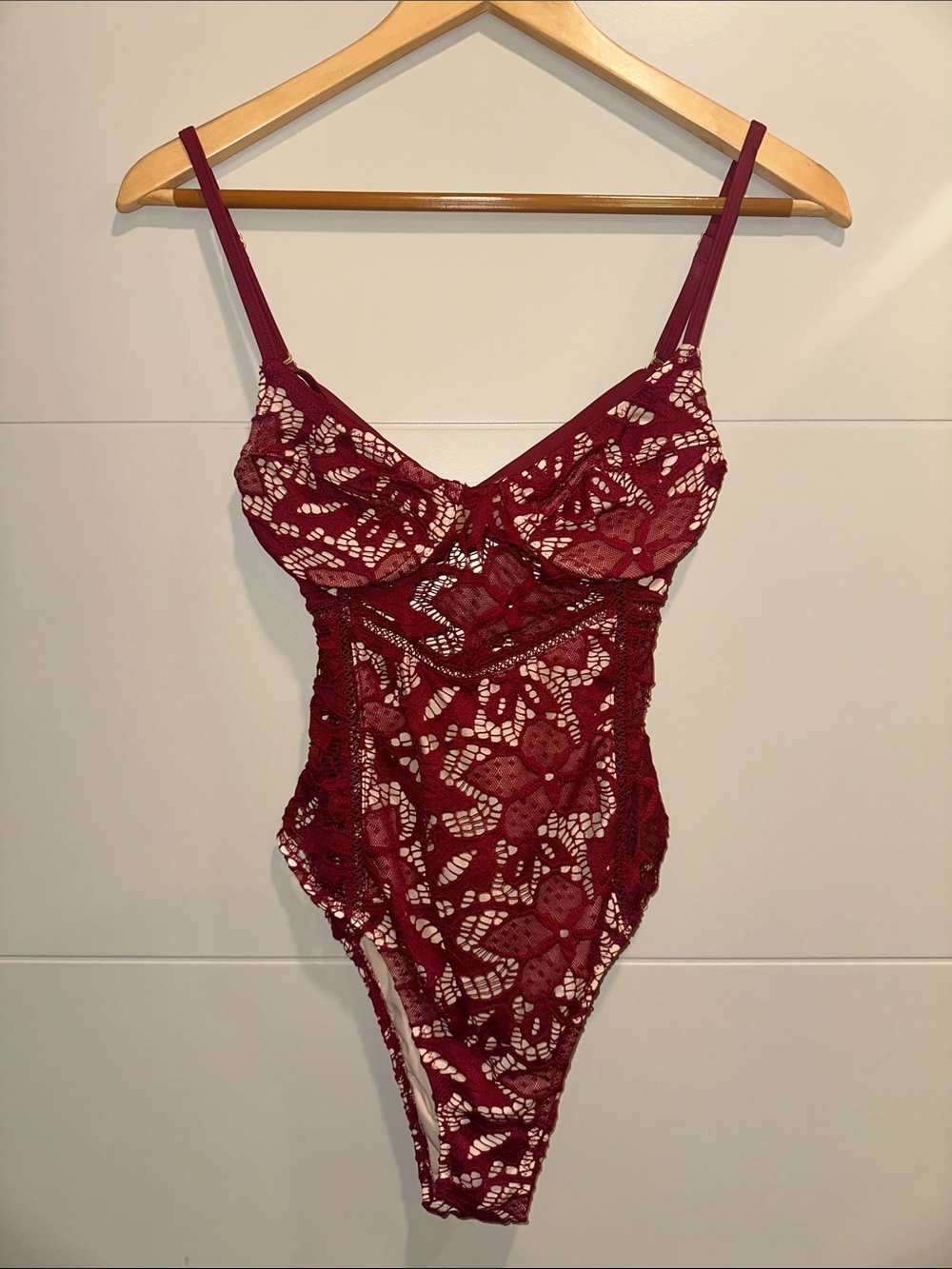 Some Days Lovin XS Lace Floral Bodysuit Teddy - Burgundy